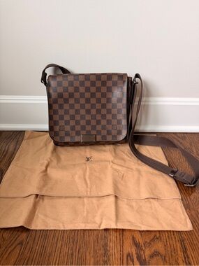 Louis Vuitton Damier Ebene Check Messenger Bag - Dark Brown